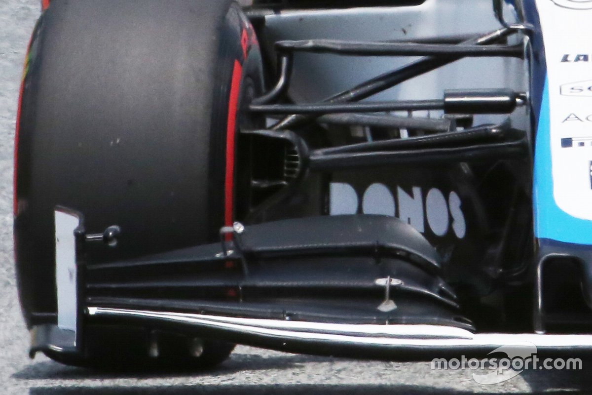 Williams FW43 bracket detail