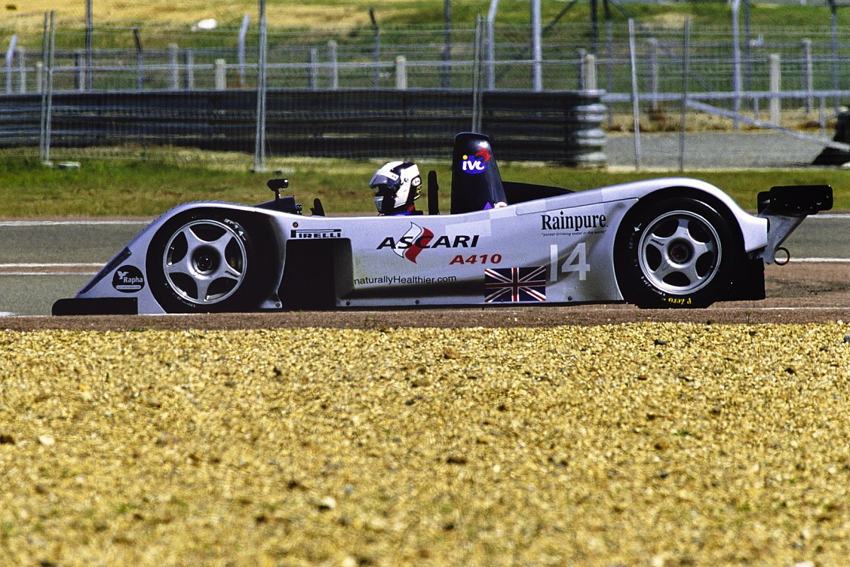 Near misses of a Williams F1 tester at Le Mans
