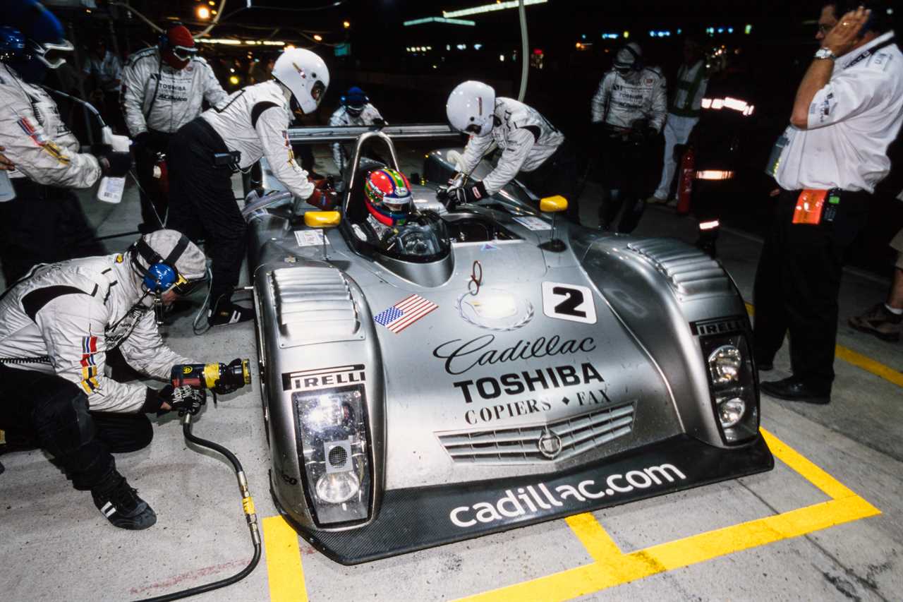 A pitstop for Wayne Taylor / Eric van de Poele / Max Angelelli, Team Cadillac-Bill Riley, Cadillac Northstar LMP, 2000