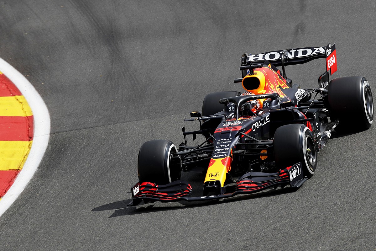 Max Verstappen drives the fastest, crashes in FP2