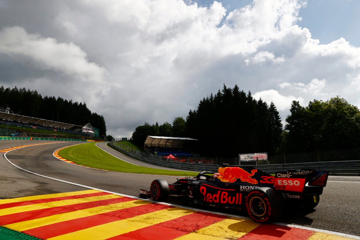 MUST SEE: Norris gives his McLaren F1 teammate Ricciardo a great helping hand during practice at Spa