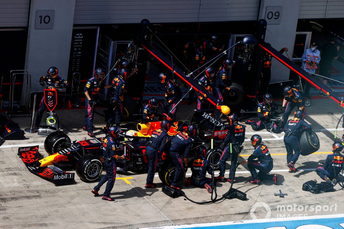 Max Verstappen, Red Bull Racing RB16B, makes a pit stop