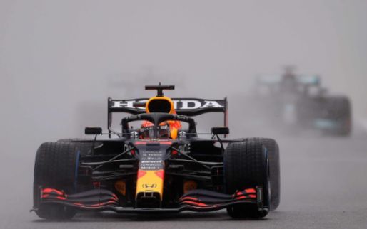 Mercedes retains the lead over Red Bull