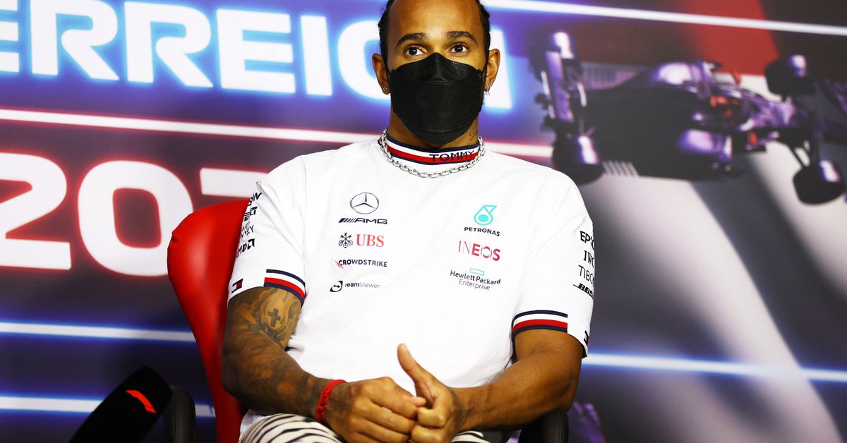 Hamilton signs with the Mercedes F1 team for two more years