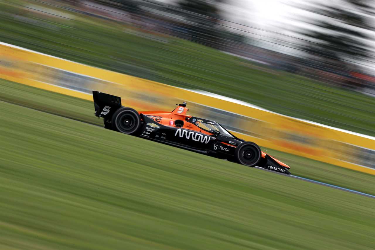 ntt indycar serie große maschine mit spitzen kühler grand prix praxis