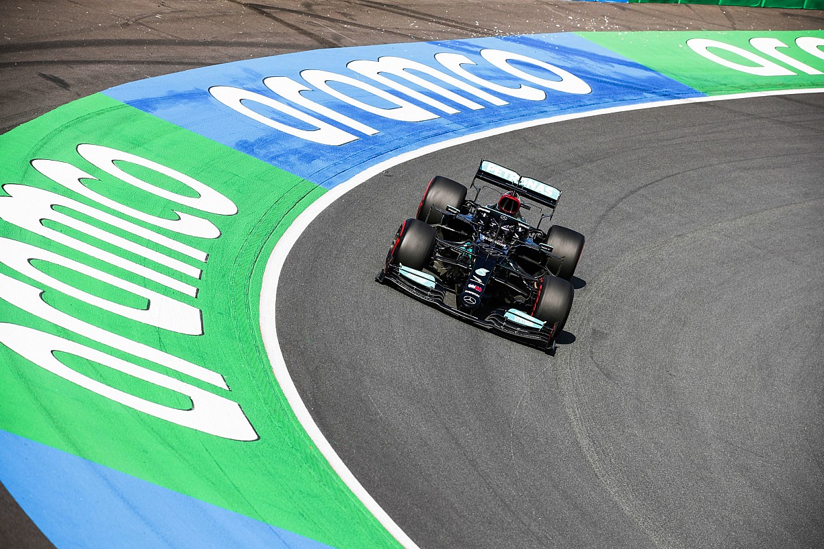 Mercedes faces "strange" battles through Zandvoort's banked corner 3