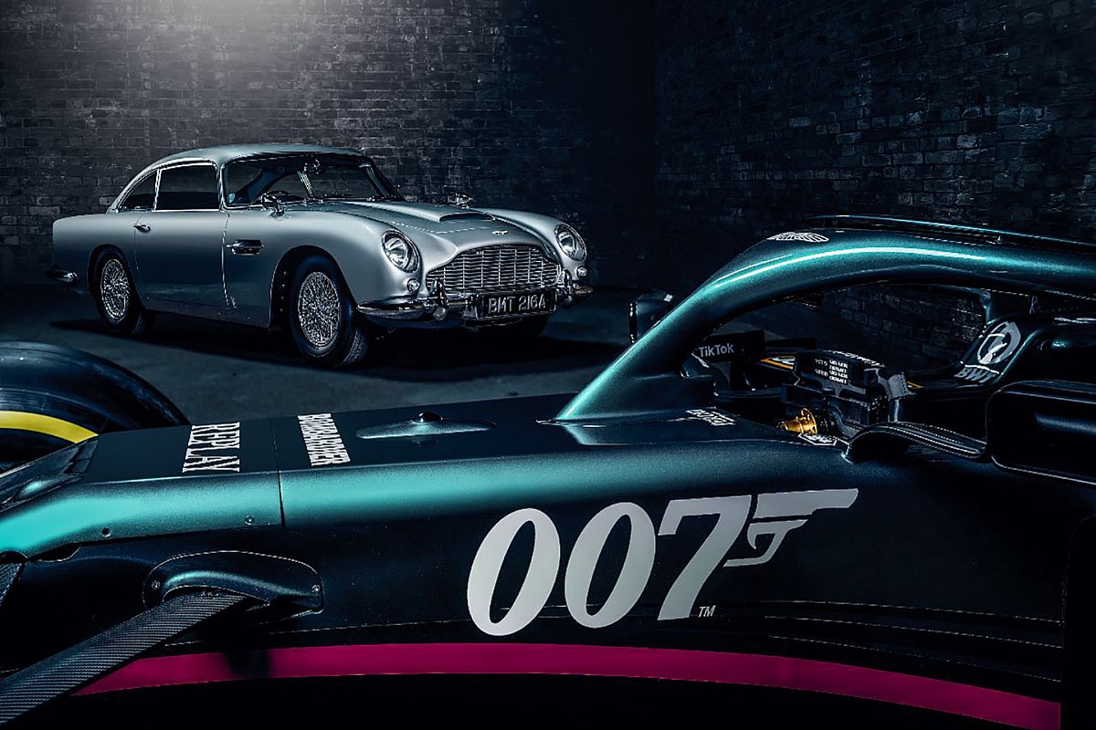 Aston Martin starts in Monza. with 007 bond branding