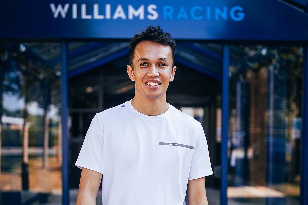Williams signs Alex Albon to return to Formula 1 in 2022
