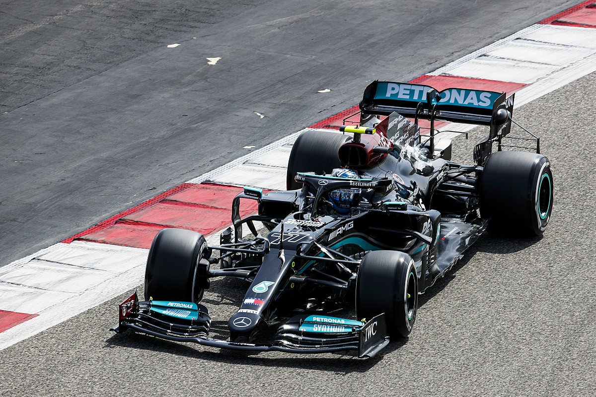 Mercedes encounters a transmission problem at the opening session of the F1 test in Bahrain