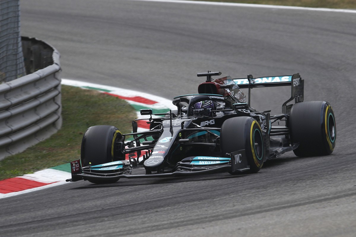 Hamilton leads Verstappen in opening training in Monza. at
