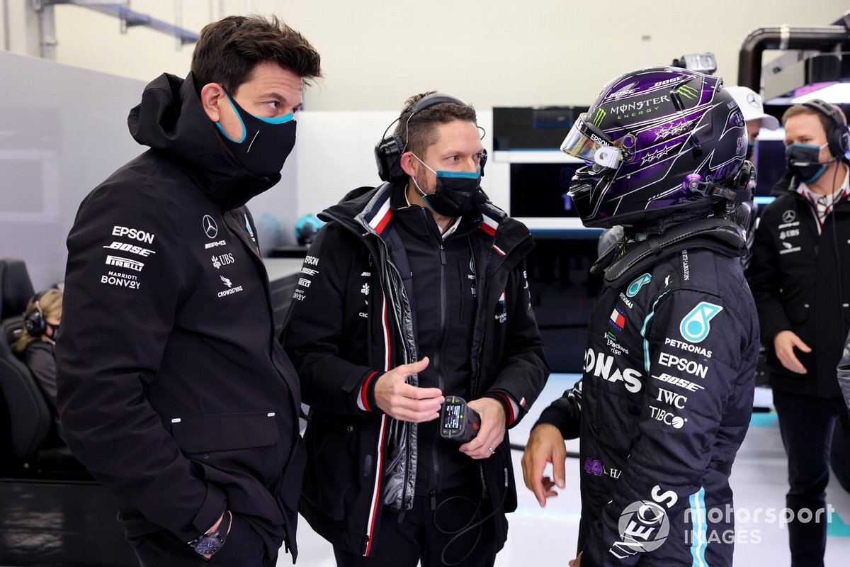 Toto Wolff, Executive Director (Business), Mercedes AMG, and Lewis Hamilton, Mercedes-AMG F1