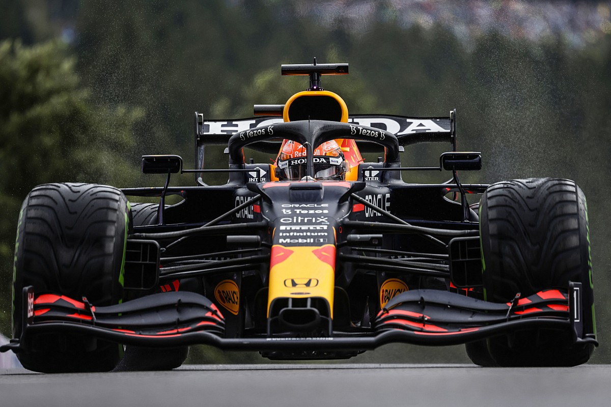 Verstappen takes pole in Spa, Russell stars