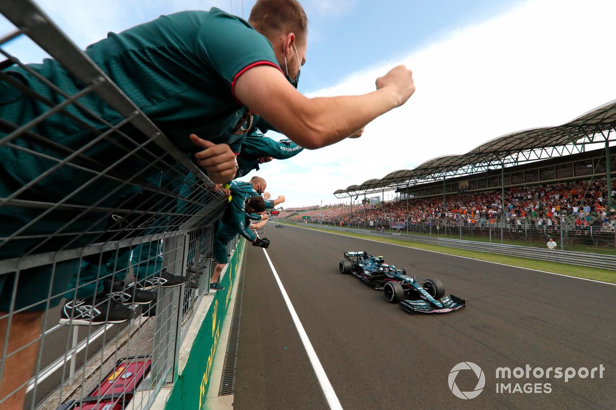 Sebastian Vettel, Aston Martin AMR21, 2nd place, is cheered across the line by his team