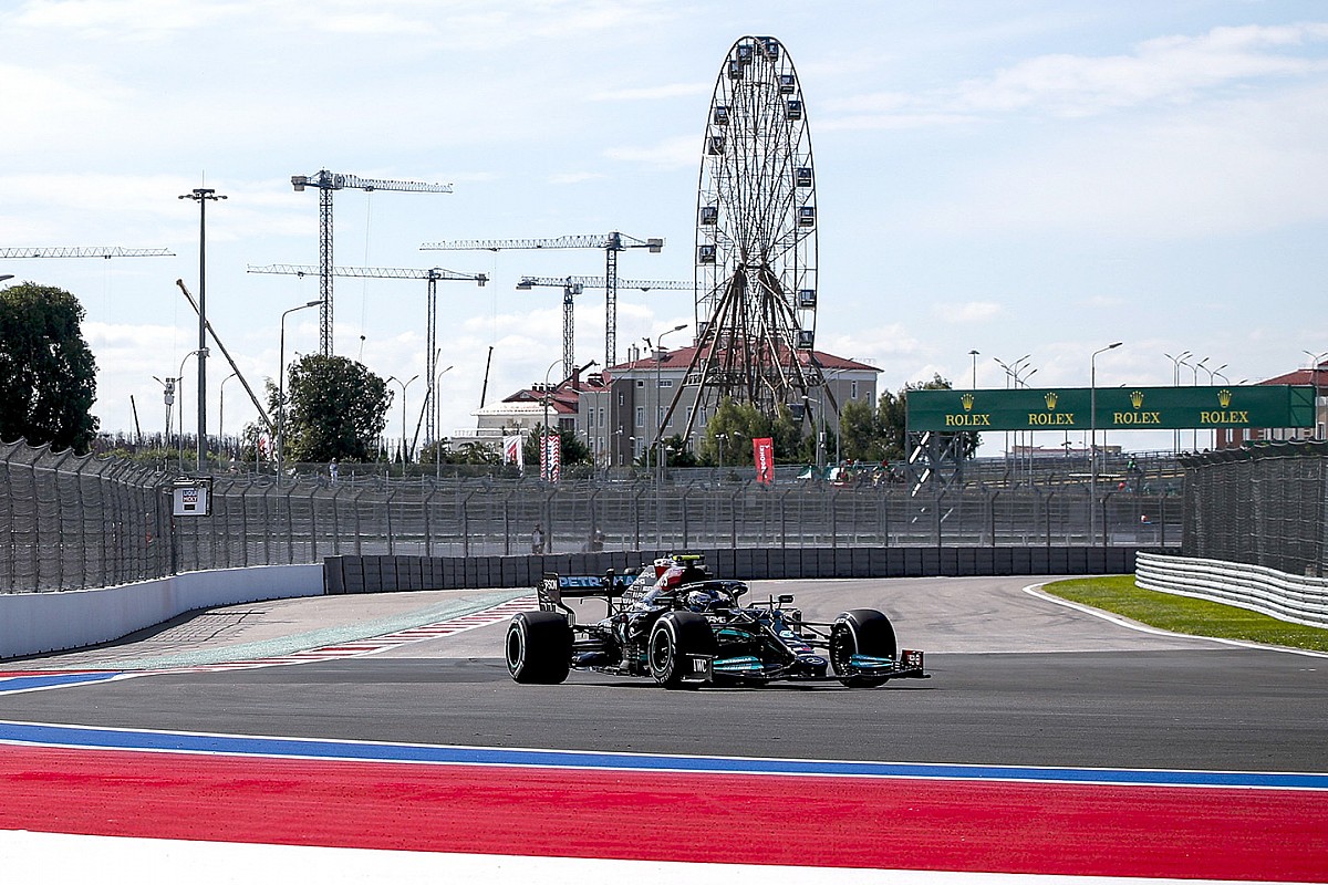Bottas leads Mercedes 1-2 in the first practice session