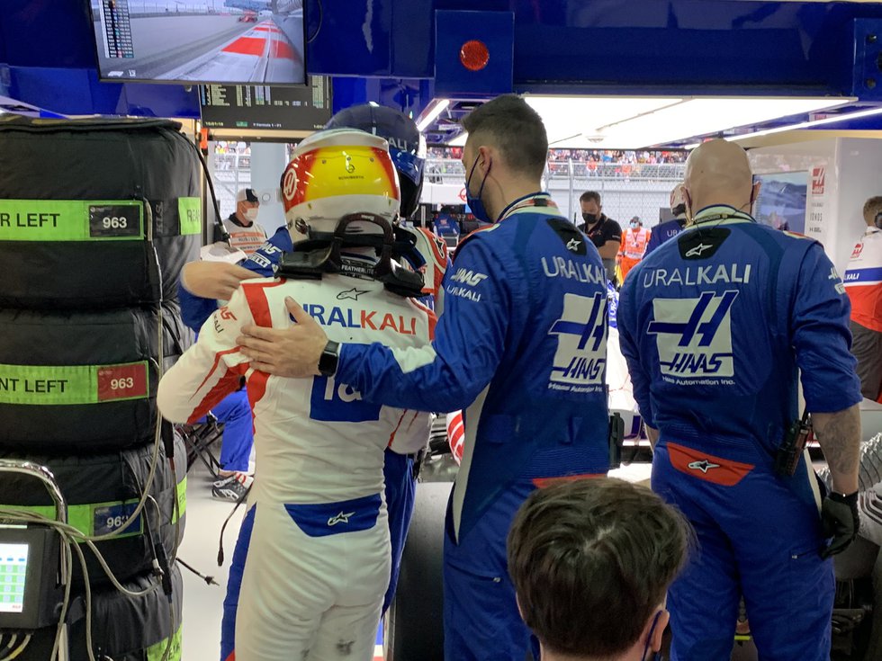 Hamilton scores 100th victory, Haas team from Kannapolis fights in Sochi