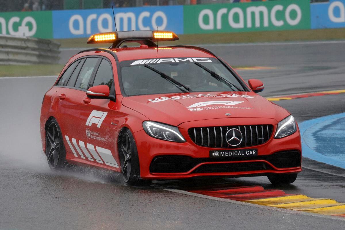 Medical Car: Why is it a Mercedes and what kind of car is it?  Why does the medical car start in Formula 1 and who drives the medical car?