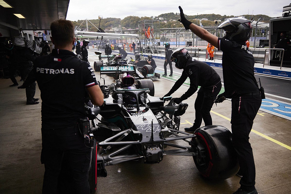 Pit lane mistake in Sochi F1 qualifying "nothing to do with pressure"