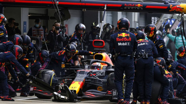 Hamilton in the dark about Mercedes penalties when Leclerc supports the “amazing” Norris – GPFans F1 Recap
