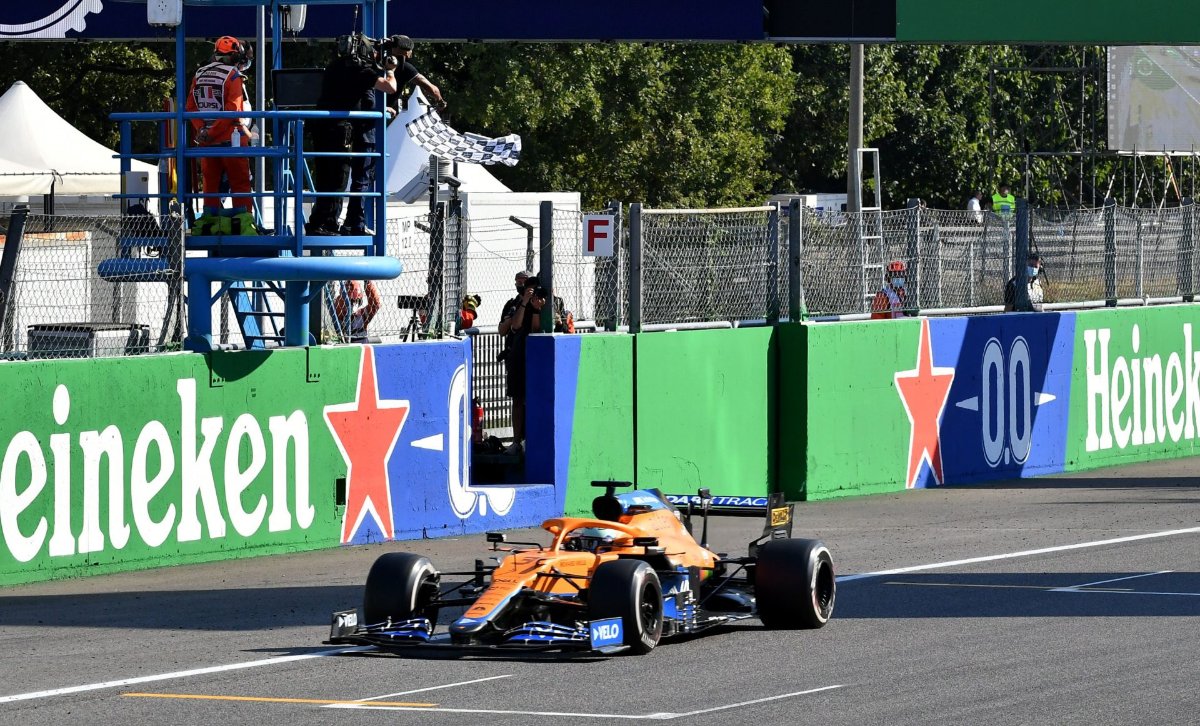 “Lucky Motherf *** er” – American actor has a great time at McLaren headquarters thanks to Daniel Ricciardo