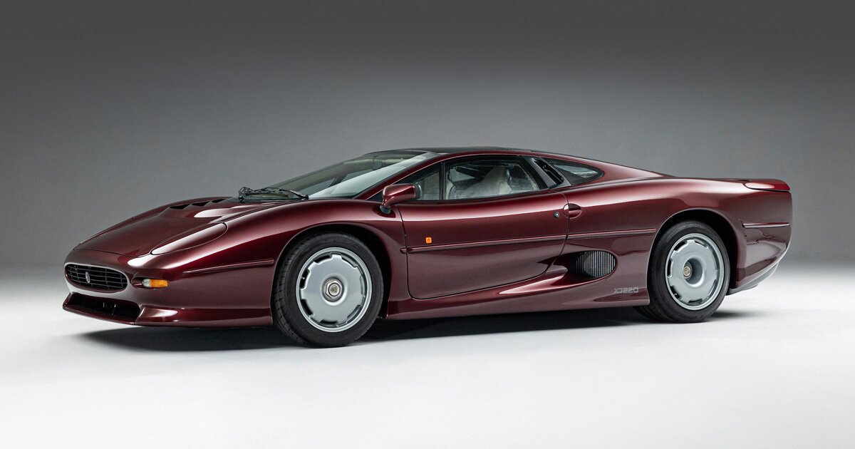 The rare 1993 Jaguar XJ220 sells for a record £ 460,000 at Goodwood