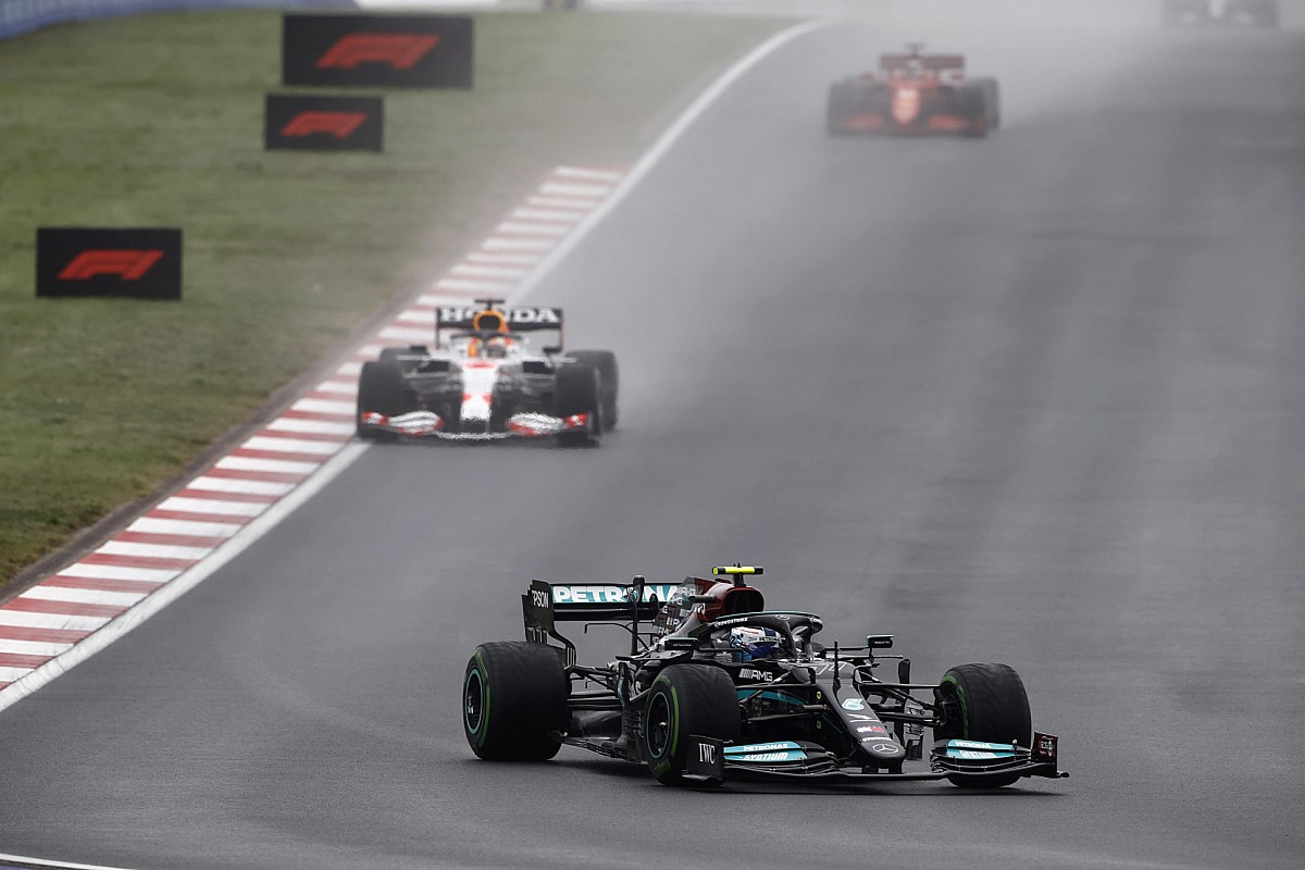 Bottas dominates before Verstappen