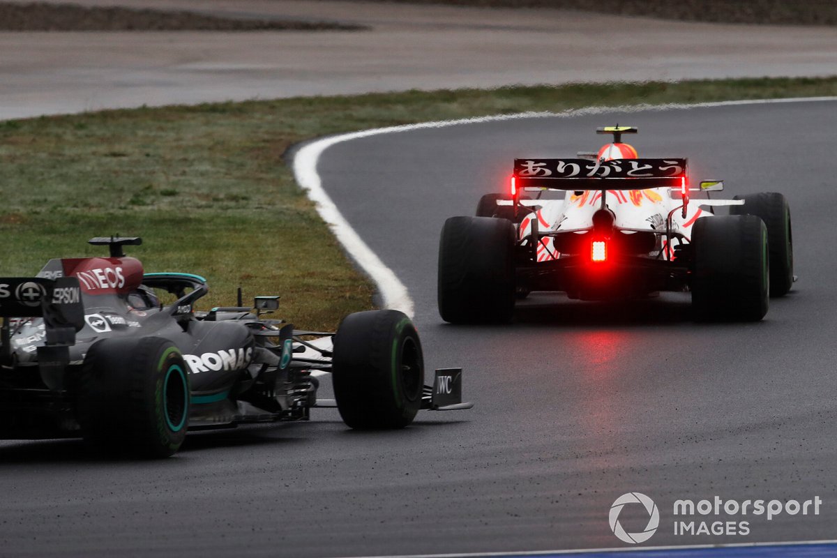 Sergio Perez, Red Bull Racing RB16B, Lewis Hamilton, Mercedes W12