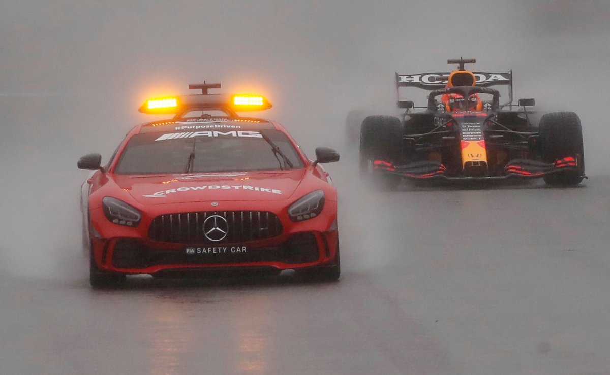 Mercedes or Aston Martin: Bernd Maylander unveils the faster F1 Safety Car