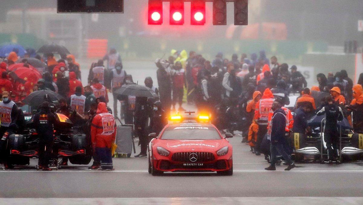 Mercedes or Aston Martin: Bernd Maylander unveils the faster F1 Safety Car
