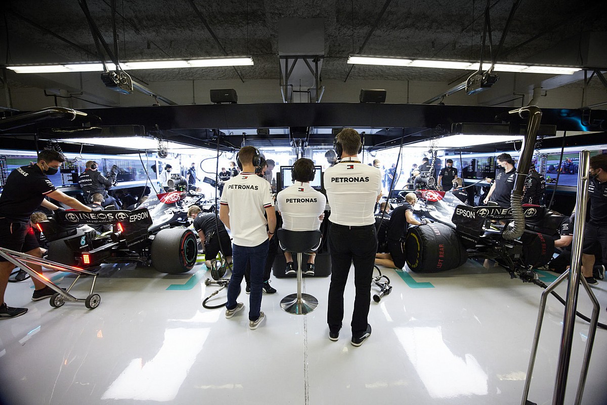 Wolff denies Cowell's departure behind Mercedes F1 engine battles