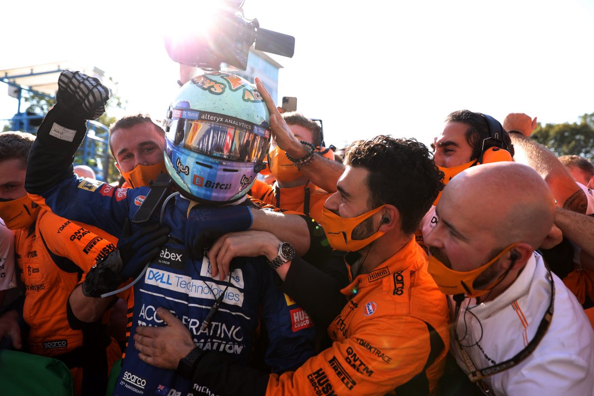 WATCH: McLaren F1 fans compare Daniel Ricciardo’s paparazzi to Kim Kardashian’s
