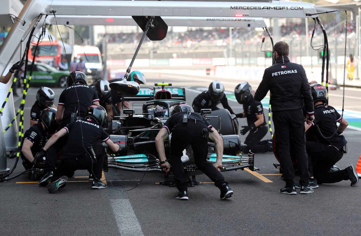 Mercedes F1 director reveals terrible injury to a pit crew member during Bottas' stop in Mexico