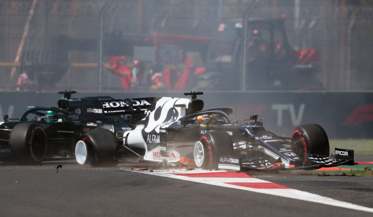 WATCH: Alonso shows ninja-like reflexes to avoid a massive crash with Bottas at the Mexican GP