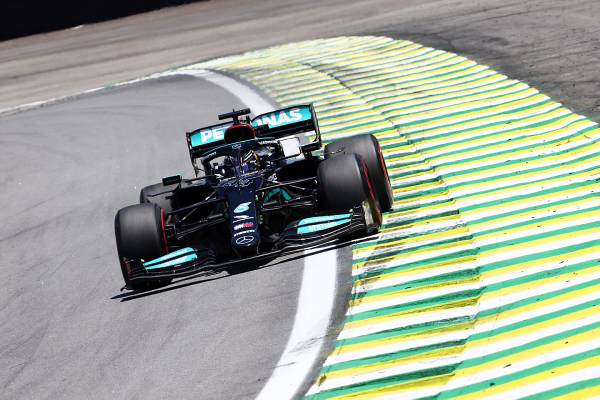 Hamilton's F1 wing failed by just 0.2mm in tests