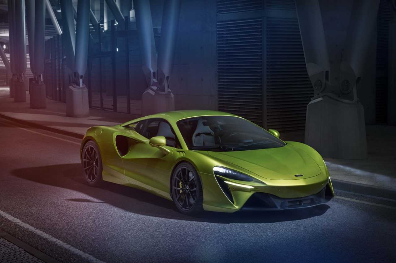 McLaren wins the "Game Changer" award for design and innovation in the new Artura Hybrid Supercar