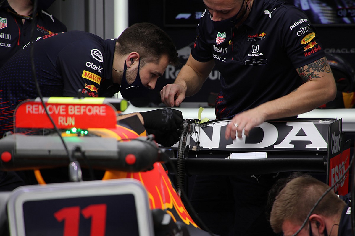 What's wrong with Red Bull's fluttering F1 rear wing