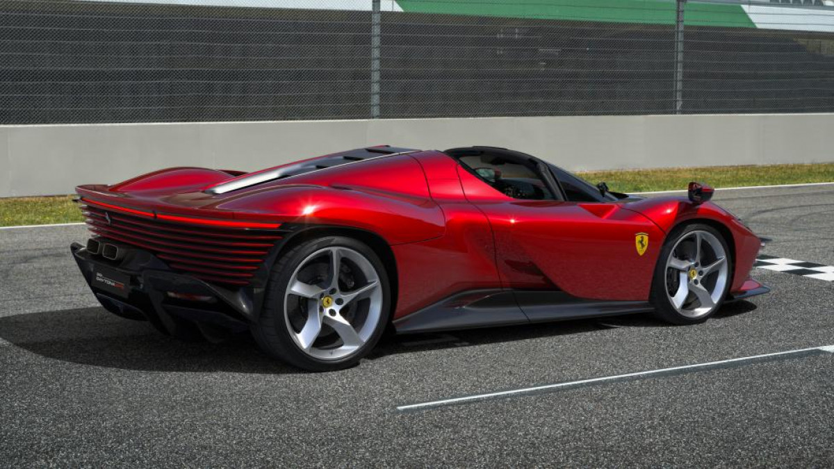 Ferrari launches fascinating Daytona SP3