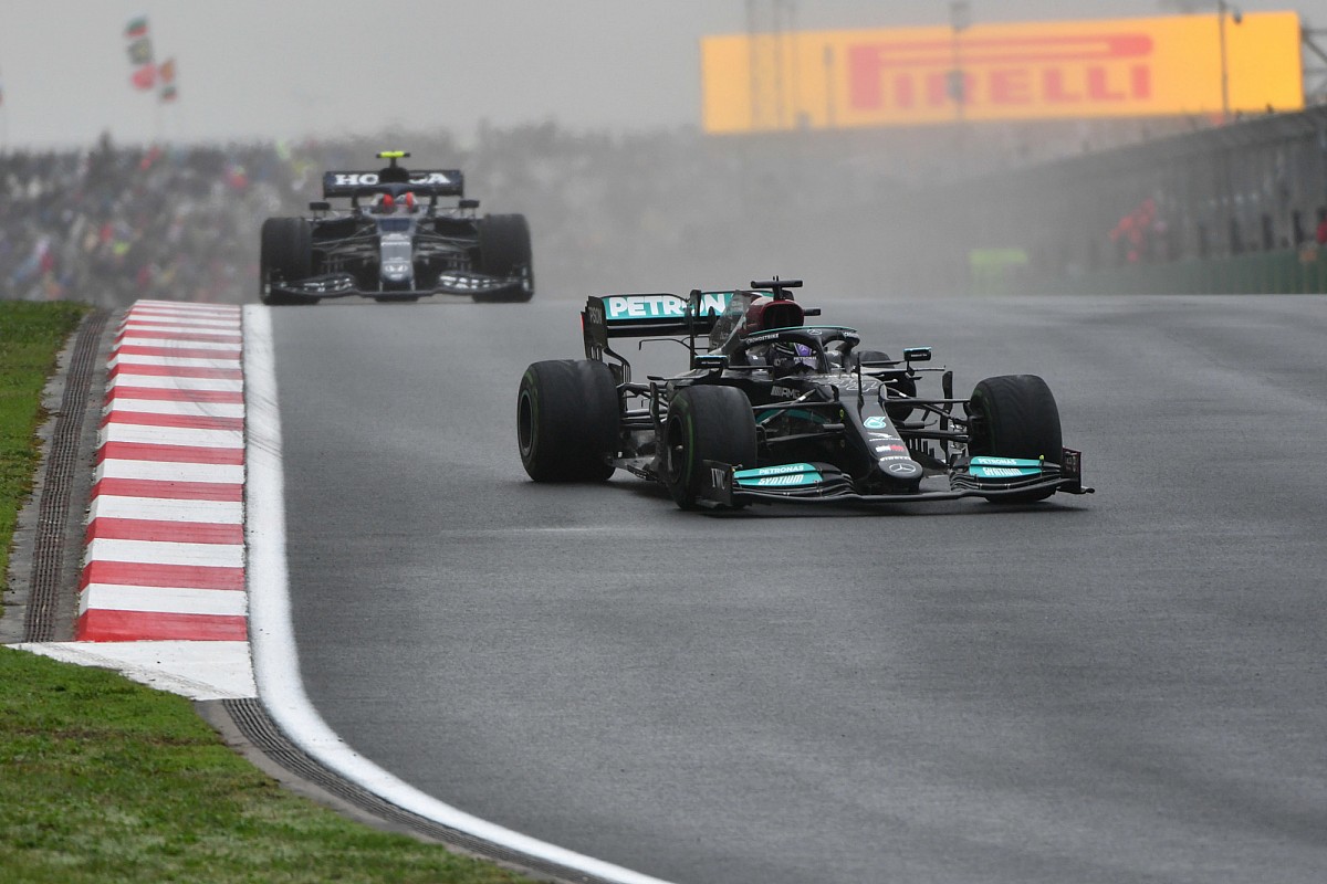 Mercedes' risk on old Intermediate F1 tires was worth it