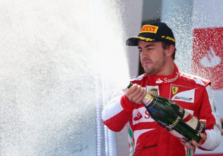 “More chaotic, without a bit of communication” – Alonso points out the main differences between Ferrari, McLaren and Renault F1
