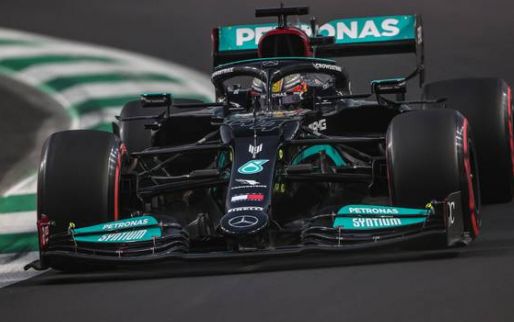 Hamilton on pole after Verstappen crashed in the third sector in Q3