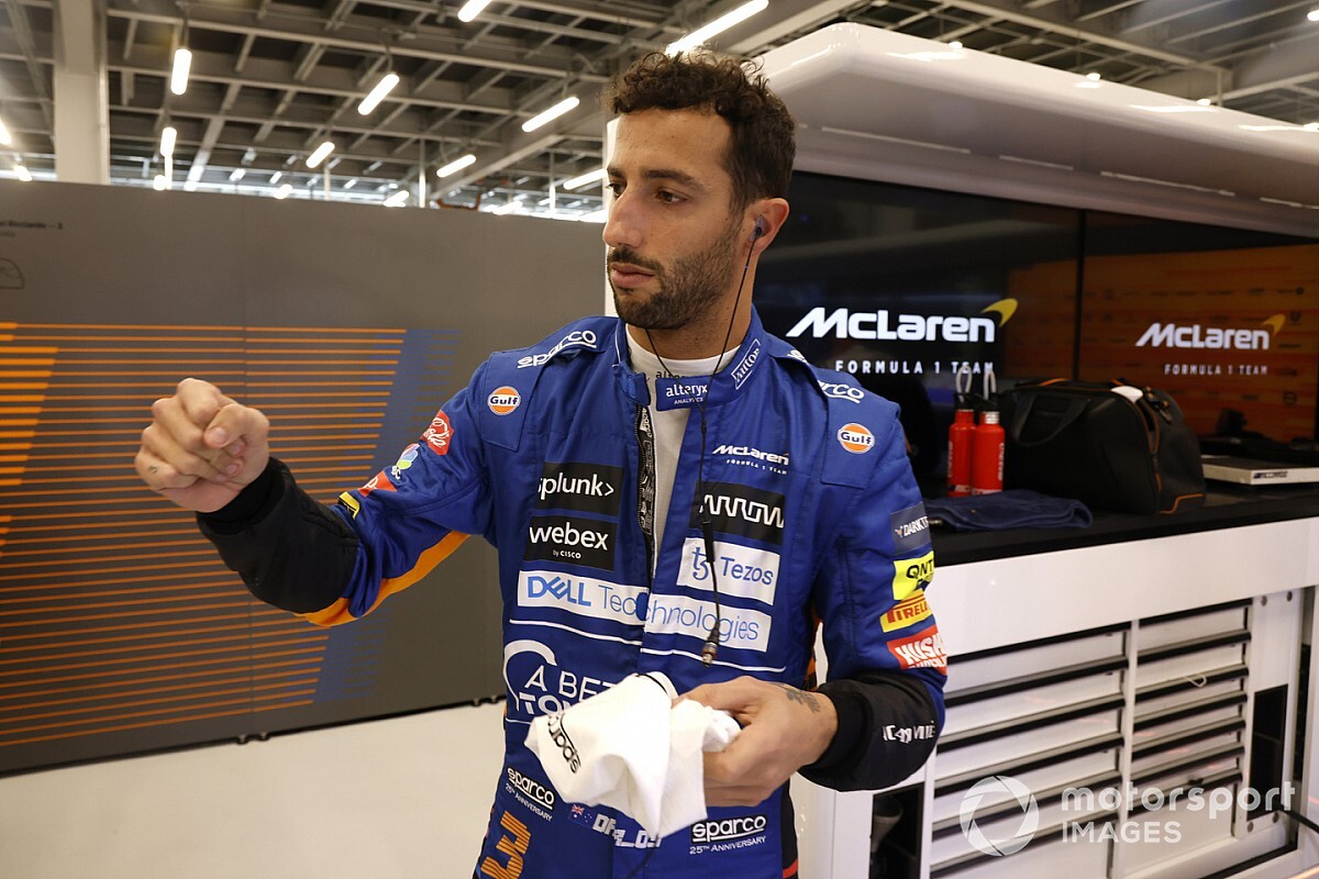 Ricciardo "stares at the ceiling of a hotel room for two weeks" for quarantine on return to Australia