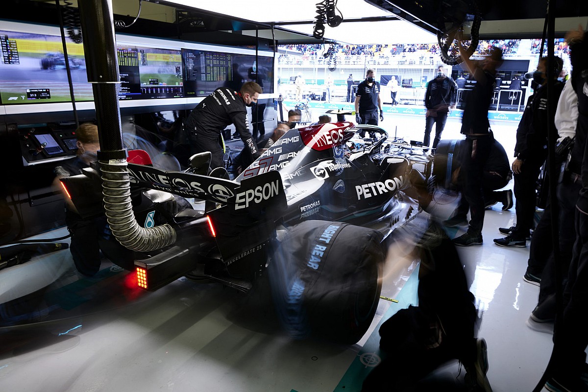 Why "unusual noises" Mercedes give an F1 engine a headache