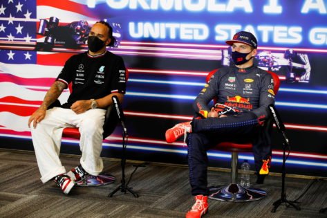 WATCH: Daniel Ricciardo laughs at Fernando Alonso’s secret Christmas present