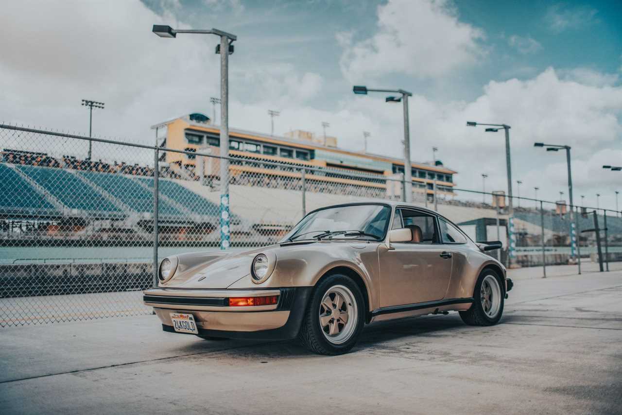 f1 security car porsche 911