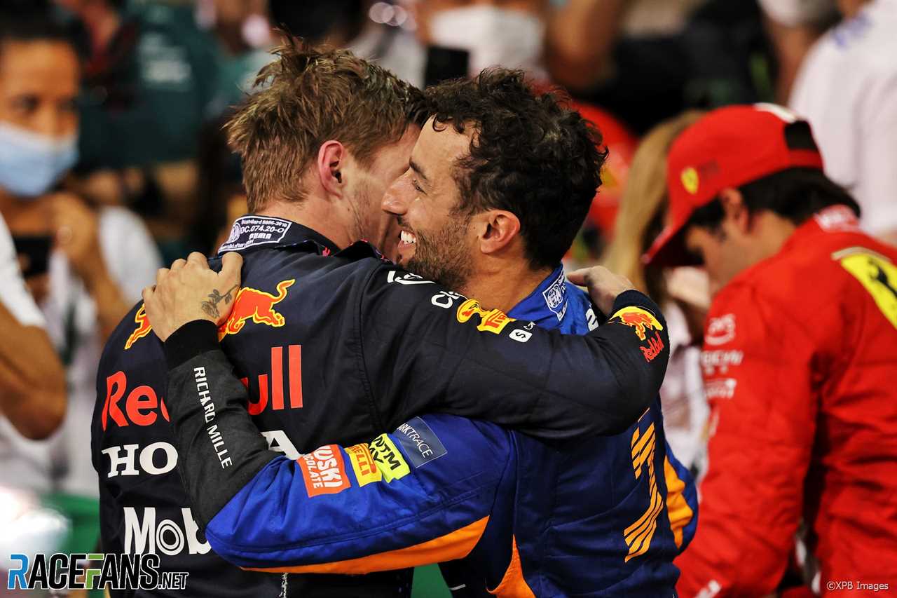Max Verstappen, Daniel Ricciardo, Yas Marina, Abu Dhabi, 2021
