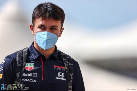 Alex Albon, Red BullPierre Gasly, AlphaTauri, Yas Marina, 2021