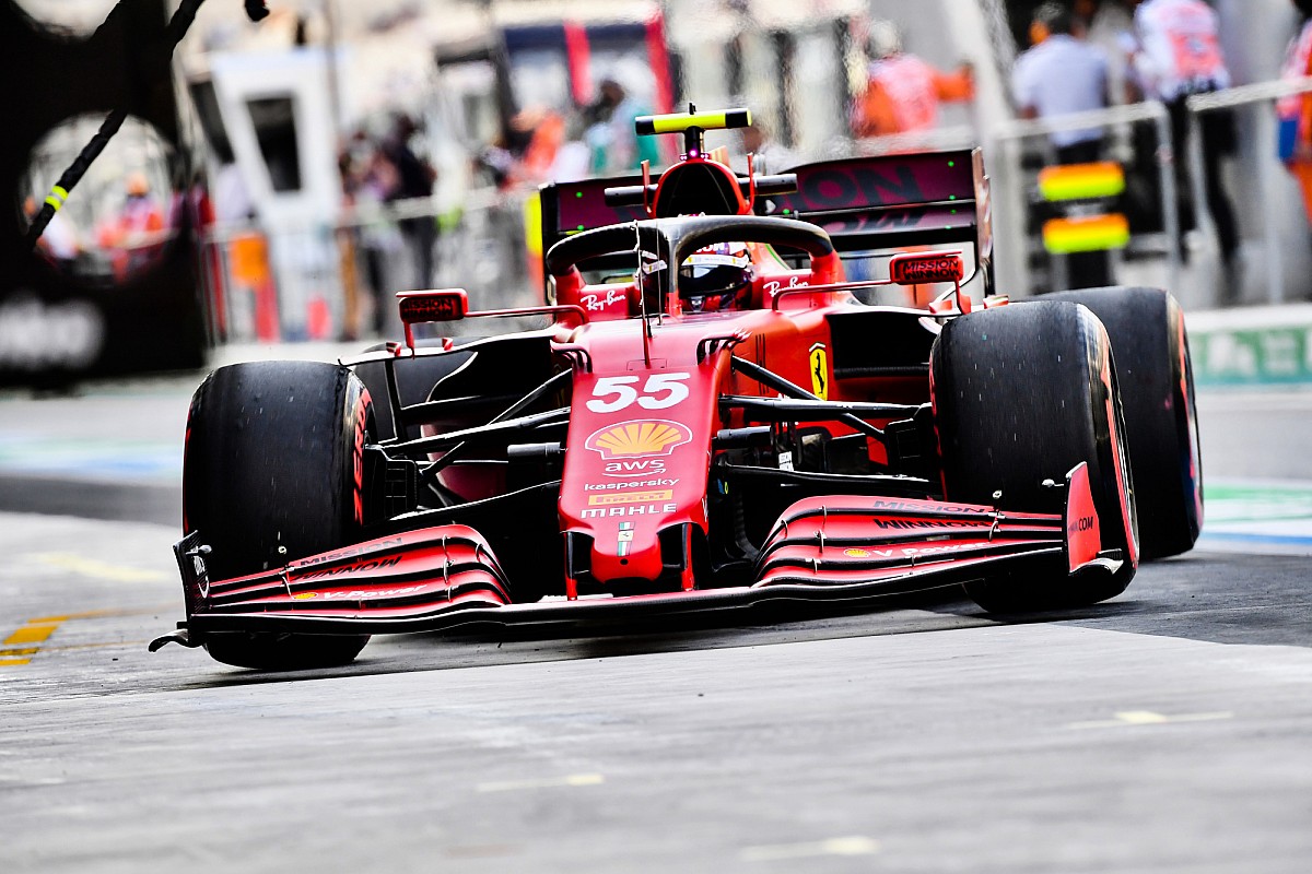 Sainz wants nothing "strange" to happen to Leclerc in the battle for P5