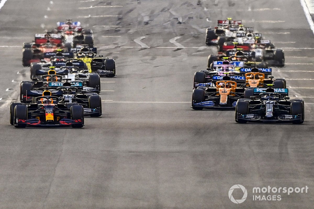 Max Verstappen, Red Bull Racing RB16 Valtteri Bottas, Mercedes F1 W11 and Lewis Hamilton, Mercedes F1 W11 at the start of the race