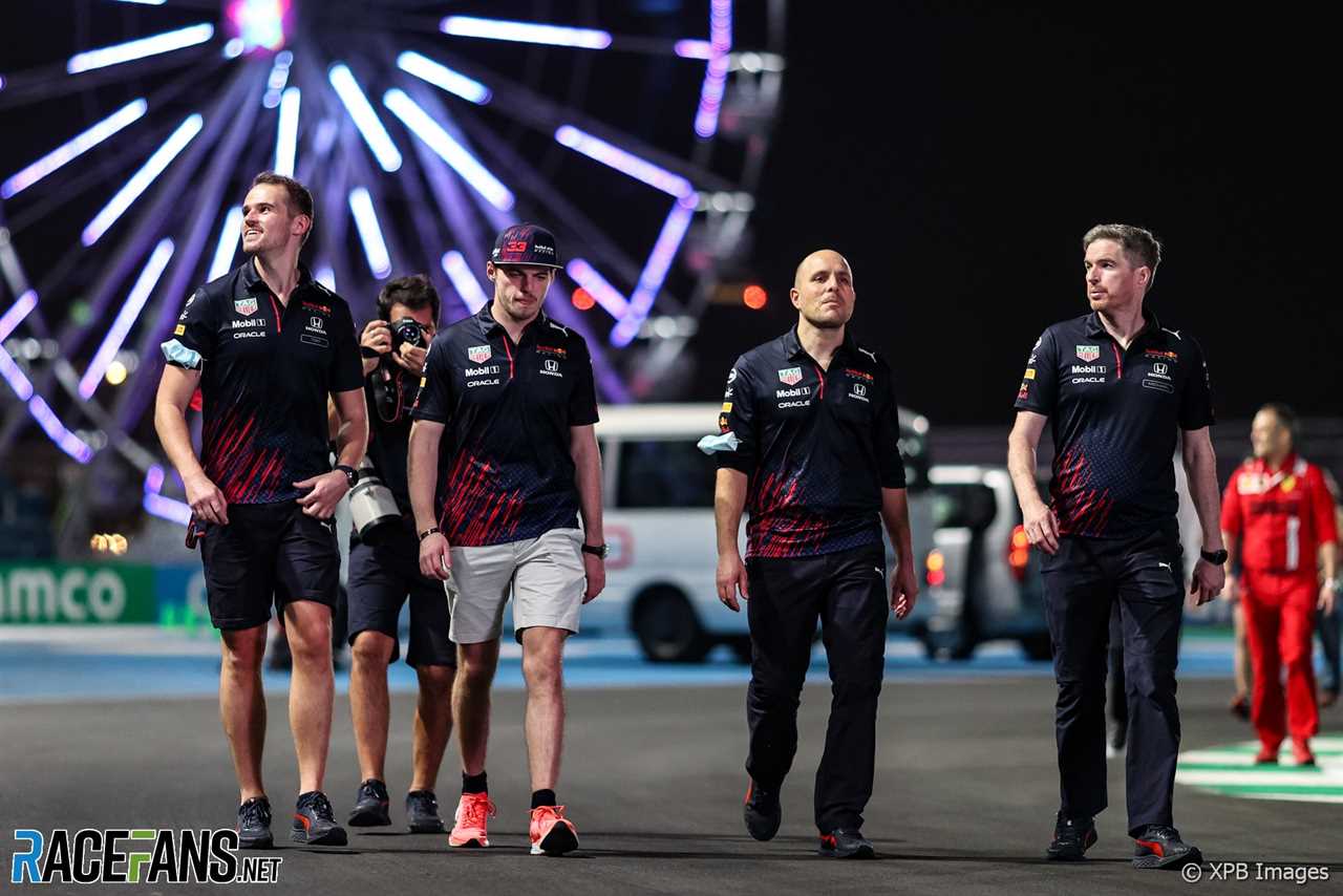 Gasly predicts that if Verstappen is still in the lead after Jeddah, he will win the title