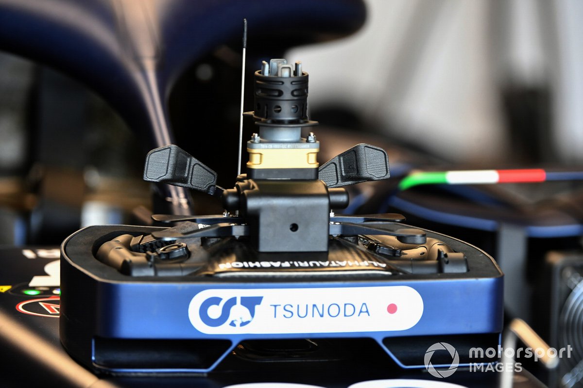 Steering wheel for the car of Yuki Tsunoda, AlphaTauri AT02