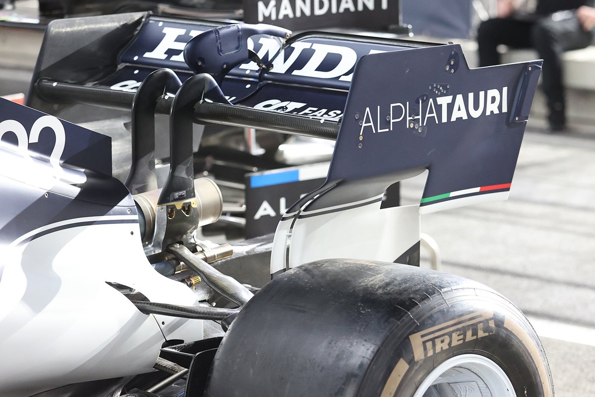 AlphaTauri AT02 rear wing detail